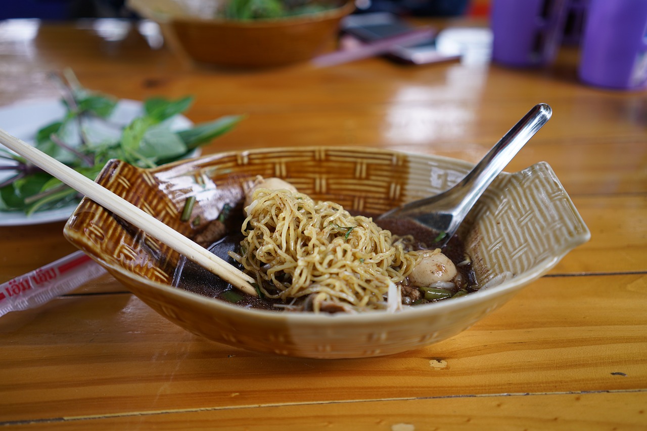 bord met thais eten