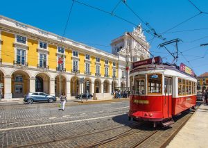 tram in lissabon